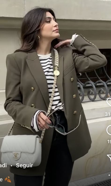 Olive Green Handbag Outfit, Army Green Blazer Outfit, Blazer Verde Outfits Mujer, Taupe Blazer Outfit, Khaki Blazer Outfit Women, Olive Green Blazer Outfit, Khaki Green Blazer, Green Blazer Outfit, Olive Blazer