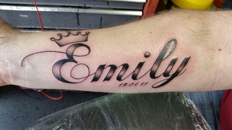 My daughters name princess emily Emily Name Tattoo, Rose Name Tattoo, Womens Names, Emily Tattoo, Emily Name, Tattoo Mujer, Tattoo 2023, Pen Tattoo, Scary Tattoos