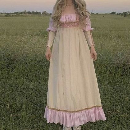 Barbie Rapunzel Aesthetic, Barbie Films, Bridgerton Dresses, Rapunzel Outfit, Tangled Costume, Rapunzel Aesthetic, Dreamy Outfits, Barbie Rapunzel, Royal Au