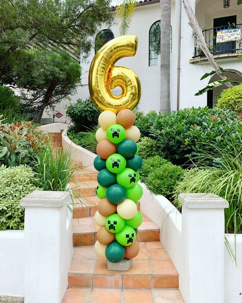 Minecraft Balloons, Minecraft Birthday Decorations, Diy Minecraft Birthday Party, Minecraft Party Decorations, Minecraft Birthday Cake, Minecraft Theme, Party Backdrops, Minecraft Birthday Party, Hands In The Air