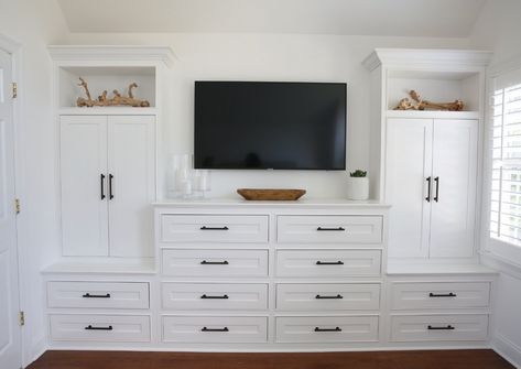 Built In Tv Wall Unit Bedroom, Built In Bedroom Cabinets Master Suite, Bedroom Built Ins For Tv, Built In Dresser In Bedroom, Small Bedroom Closet Design, Built In Bedroom Cabinets, Bedroom Built In, Closet Small Bedroom, Bedroom Built Ins