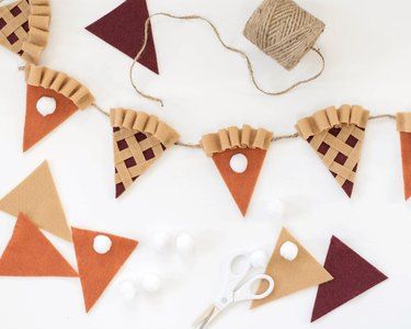 Pie Banner, Thanksgiving Garland, Thanksgiving Pie, Berry Pie, Thanksgiving Pies, Pumpkin Fall Decor, Felt Projects, Felt Garland, Thanksgiving Fun