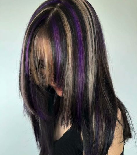 Vivid Hair Color, Hair Color Streaks, Hair Streaks, Dyed Hair Inspiration, Boring Hair, Hair Inspiration Short, Hairstyles For Layered Hair, Pretty Hair Color, Hair Stylies