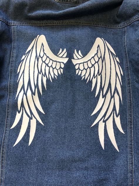 Jeans Drawing Diy, Jean Jacket Bleach Art, Jeans Jacket Painting Ideas Aesthetic, Denim Jacket Custom Paint, Painting Denim Jacket, Wings On Back Of Shirt, Denim Jacket Art, Angel Wing Jacket, Angel Wings Jacket