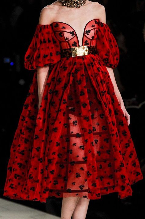 Haute Couture Alexander Mcqueen, Alexander Mcqueen Ready To Wear, Ladybug Outfits, Ladybug Dress, Lizzie Hearts, Red Dress Long, Red Dress Makeup, Alexander Mcqueen Dresses, Red Dresses Classy