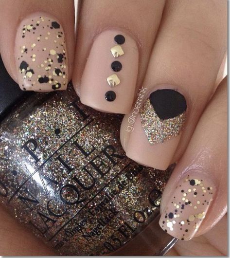 Nude Color Nail Art, Vegas Nail Art, Nail Designs For Fall, Nail Polish Combinations, Nude Nail Art, Gold Gel Nails, White Nails With Gold, Las Vegas Nails, Black Gold Nails