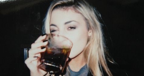 10 Reasons You Should Always Go For the Girl Who Drinks Whiskey.  Hell yes, people!  This is the truth right here! Whiskey Girl, Strawberry Wine, Banana Milkshake, Between Friends, Whiskey Drinks, Wine Drinkers, Scotch Whiskey, 10 Reasons, Soft Grunge