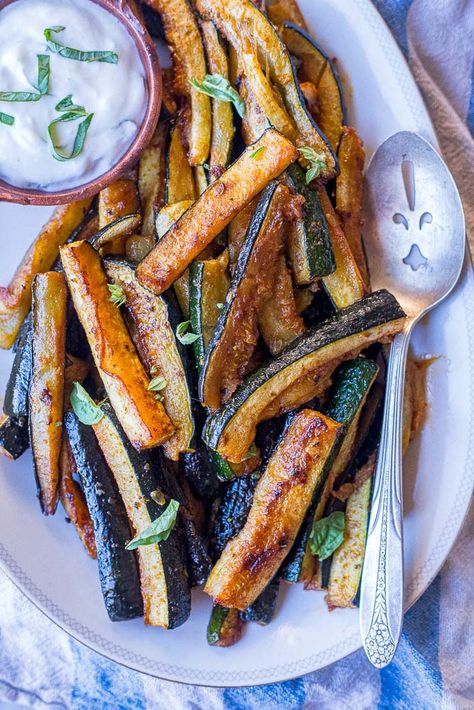 Roasted Zucchini And Carrots, Pku Food, Roasted Zucchini Salad, Veggie Lunches, Roasted Zucchini Recipes, Zucchini Roasted, Zucchini Side Dish Recipes, Yogurt Dipping Sauce, Plating Presentation