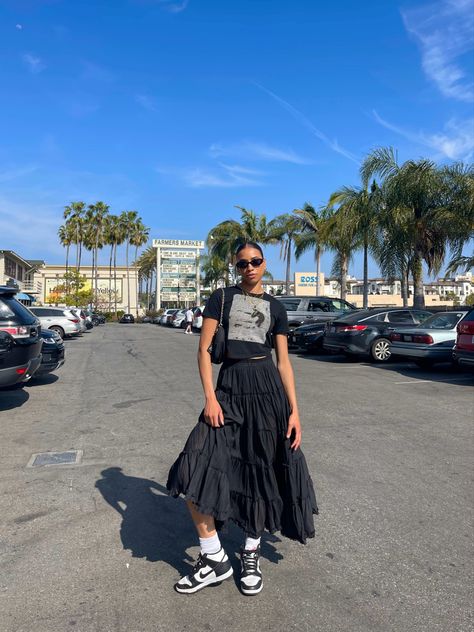 T Shirt With Flowy Skirt, Black Layered Skirt Outfit, Nike Dunks Dress Outfit, Boho Black Skirt Outfit, Long Tennis Skirt Outfit, Nike Dunk Skirt Outfit, Graphic Tee Long Skirt, Skirts With Graphic Tees Outfit, Black Crop Tee Outfit