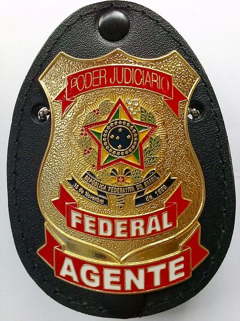 Polícia Federal (Brasil) Swat Police, Fire Badge, Law Enforcement Badges, Diy Father's Day Gifts, Military Humor, Police Badge, Tumblr Wallpaper, Screen Savers, Porsche Logo