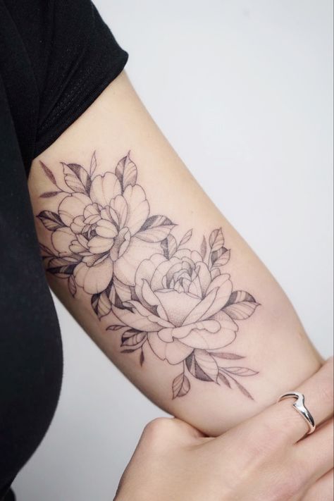 Rose Tattoo Inside Arm, Fine Line Rose Tattoo Arm, Bicep Flower Tattoo Women, Peony Tattoo Arm, Inner Upper Arm Tattoos For Women, Inner Arm Tattoos For Women Bicep, Inside Bicep Tattoo Women, Inner Upper Arm Tattoos, Pastel Tattoos