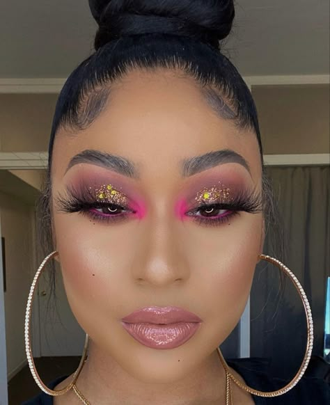 Flower Eyeshadow, Shadow Master, Birthday Makeup Looks, Gold Makeup Looks, Face Beat Makeup, Glitter Makeup Looks, Makeup For Black Skin, Brown Skin Makeup, Makeup Idea