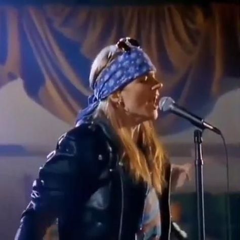 Sweet Child O'Mine-Guns 'N' Roses [Vídeo] em 2022 | Bandas legais, Video de musicas, Lendas da música Roses, Pins