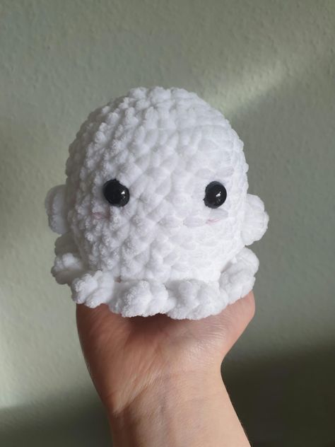 🌟A cute crochet ghost handmade with love. A spooky halloween cutie🌟 Ghost Crochet, Art Au Crochet, Crochet Ghost, Art Crochet, Spooky Gifts, Fall Decoration, Art Textile, Crochet Art, Halloween Ghost