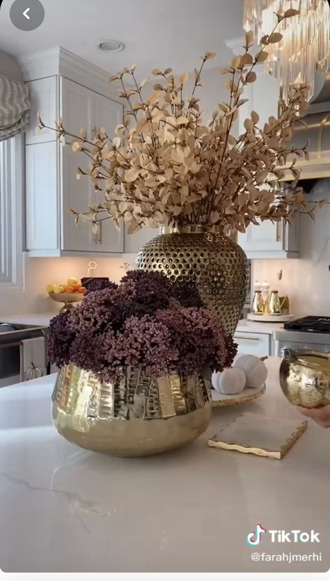 Flower Vases For Dining Table, Gold Vase Flower Arrangement, Golden Vases With Flowers, Gold Vase With Flowers, Gold Vase Flowers, Faux Arrangements, Kitchen Decor Collections, Gold Living Room Decor, Rectangular Vase