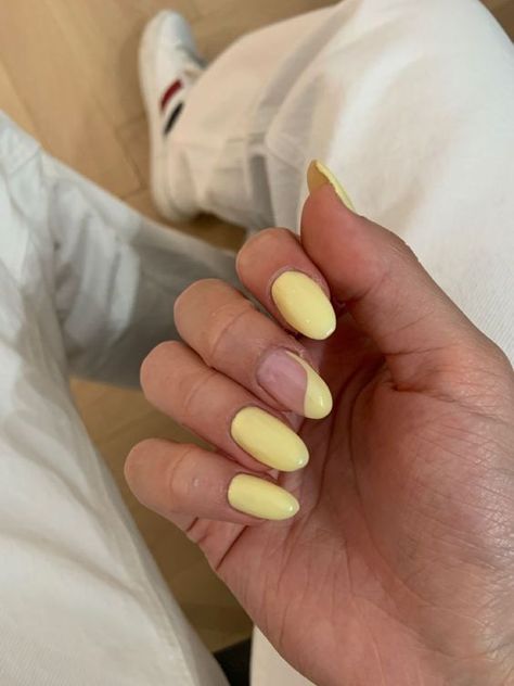 Butter yellow nails Square Nails Yellow, Yellow Nails Short, Spring Nails Yellow, White French Tips With Glitter, Biogel Nails, French Tips With Glitter, Acrylic Nails Yellow, Press On Nails Black, White French Tips