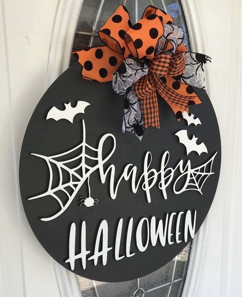 20 Amazing halloween door decoration ideas for preschool Check more at https://www.urbanstyl.store/20-amazing-halloween-door-decoration-ideas-for-preschool-6/ Halloween Door Decoration Ideas, Door Rounds, Halloween Door Decoration, Door Decoration Ideas, Wreath Party, Happy Halloween Sign, Wood Figures, Halloween Cricut, Fall Wood Crafts