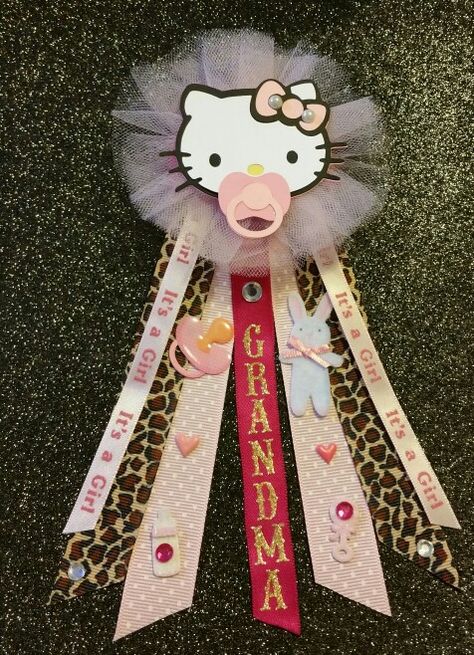 Hello kitty babyshower corsage Hello Kitty Gender Reveal, Sanrio Baby Shower Theme, Hello Kitty Bebe, Hello Kitty Baby Room, Hello Kitty Baby Shower Ideas, Hello Kitty Nursery Ideas Baby, Hello Kitty Baby Shower Cake, Hello Kitty Stroller, Hello Kitty Baby Shower Invitations