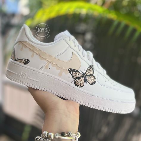 Cute Shoes For Girls 10-12, Hand Painted Air Force 1, Shoes For Women Nike, Sneakers For Girls, Air Force 1 Sneakers, Shoes For School, Michael Jordan Basketball, Nike Air Force 1 Mid, Nike Air Force 1 High