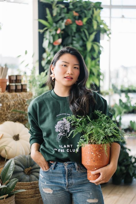 Plant Shop Photography, Plant Shop Photoshoot, Plant Mom Outfits, Plant Mom Aesthetic Outfit, Aesthetics Photoshoot, Plant Business, Plant Shops, Special Plants, Drawing Characters