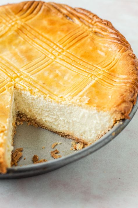 A creamy ricotta filling with a hint of lemon and almond is baked inside of a sweet Italian pie pastry. Typically served on Easter, but not exclusively, this Ricotta Pie is the star of the show at any meal. Italian Ricotta Pie, Work Desserts, Italian Pie, Sweet Ricotta, Ricotta Pie, Cooking Desserts, Ricotta Filling, Pie Pastry, Ricotta Cheesecake