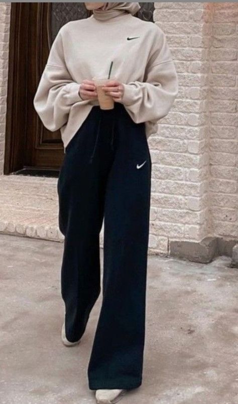 Cute Hajib Outfits, Sport Hijabi Outfits, Sports Wear Hijab, Hijabi Outfits For College, Sports Hijab Outfit, Hijabi Sports Wear, Hijab Sport Outfit Sporty Look, Hijab For Sport, Hijabi College Outfits