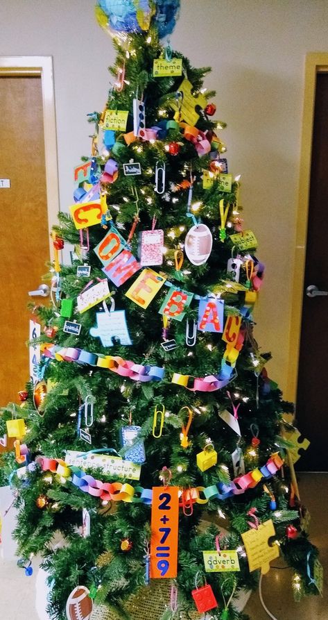 School Christmas Tree Decorations, School Supply Christmas Tree, School Theme Christmas Tree, Back To School Tree Decorations, School Themed Christmas Tree, Classroom Christmas Tree Ideas, School Christmas Tree Ideas, Back To School Tree, Festival Of Trees Ideas