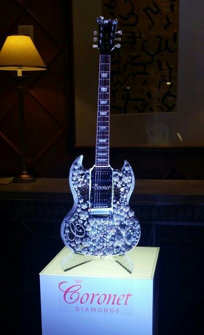 Was amazing to be invited by Diamonds Coronet to their Private Exibition of the most expensive guitar in the world embedded with diamonds total cost 2 millions dollars #LifeAsLeo www.LeonardoDalmagro.com Fué espectacular el haber sido invitado invitado a la exibición private de Diamantes para mostrar la guitarra màs costosa del mundo, decorada en diamantes con un costo de 2 millones de dolares.    #JCK #GIA #fashion #branding #Europe /#training  #fashionpr #businessconsulting #internationalm... European Train Travel, Europe Train Travel, Train Map, Europe Train, Europe Continent, Train System, Luxury Train, Travel Words, Guitar Collection