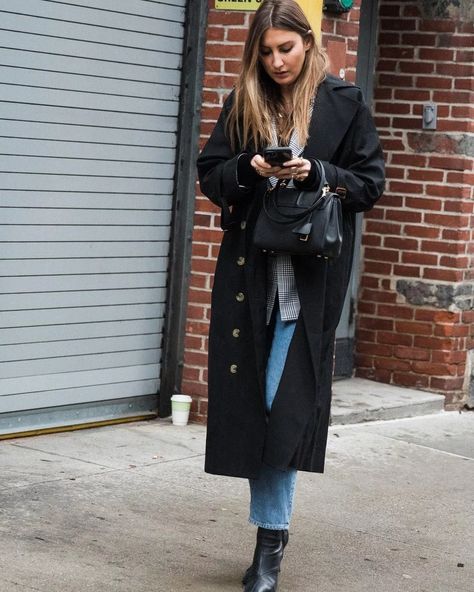 Allison Bornstein Shares Her Fashion Dos & Don’ts | SheerLuxe Allison Bornstein, 23 Style, Classic Chic Style, Maxi Coat, Chunky Knitwear, Street Style Chic, Girl Falling, New Wardrobe, Spring Summer Outfits