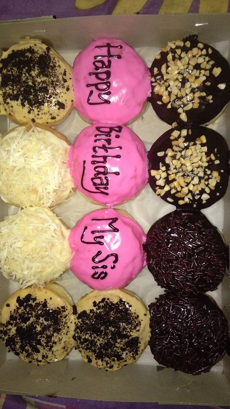 Donat Aesthetic, Happy Birthday Sister Cake, Birthday Sister, Delicious Cakes, Happy Birthday Sister, Yummy Cakes, Donuts, Birthday Cake, Happy Birthday