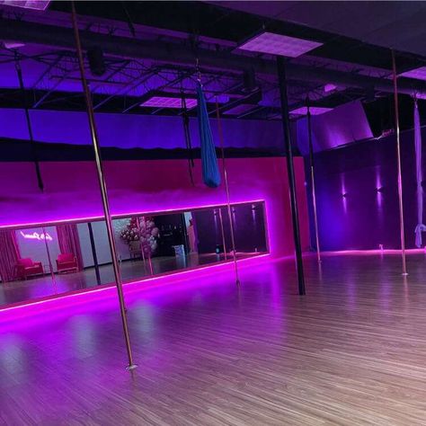 Pink Dance Studio, Glass Gym, Aerial Studio, Pole Studio, Dance Studio Design, Pole Dance Studio, Pool Dance, Cultura Punk, Window Wrap