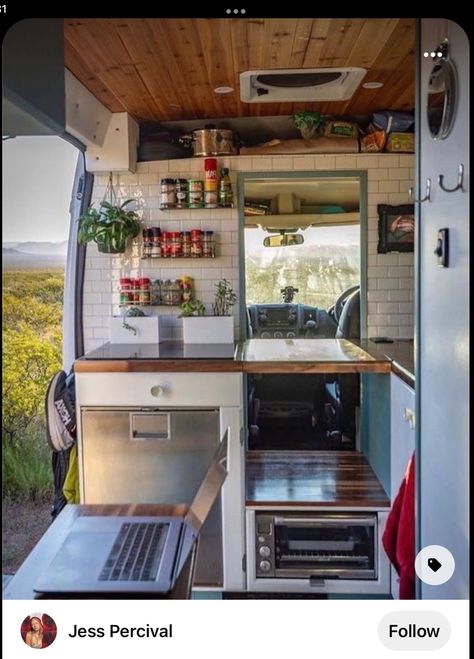 Converted Van, Astuces Camping-car, Small Camper, Home Inspo Cozy, Bus Living, Kombi Home, Sprinter Van Conversion, Van Conversion Interior, Bus House