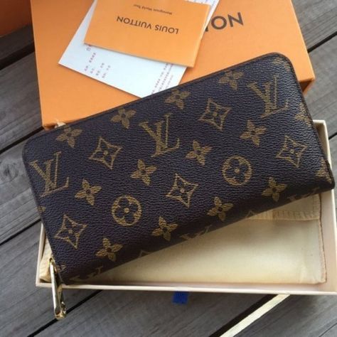 LV Zippy Wallet Browns Monogram Real Shot Louis Vuitton Nails, Louis Vuitton Backpack, Purse Fashion, Louis Vuitton Wallet, Wallet Organization, Leather Handbags Tote, Louis Vuitton Shoes, Wallet Fashion, Leather Buckle