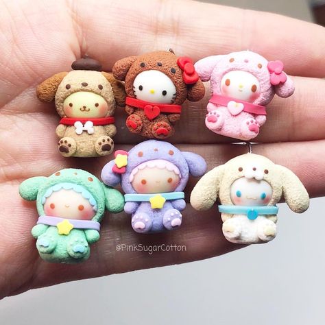 EDIT: SOLD OUT! Thank you all SO much!!! 😭🙏🏻😱 • Hi everyone! Shop update is live! I only managed to have this six little guys ready for today’s update, however I will have six more listings with the same designs but they will be made to order. I do ship international and refund extra shipping charges for multiple purchases 😄💕 Thanks so much for your support and hope to see you there! 😘 • Hola a todos! Estos son los únicos 6 diseños que alcancé a terminar para la venta de hoy, pero deja... Kawaii Polymer Clay, Fimo Kawaii, Polymer Clay Kawaii, Clay Keychain, Polymer Clay Figures, Clay Diy Projects, Polymer Clay Diy, Polymer Clay Animals, Polymer Crafts