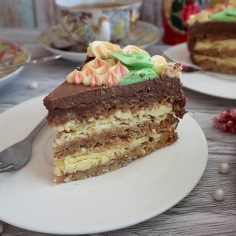 Khreshchatyk cake – from the treasure chest of Soviet cake recipes Kiev Cake, Nut Cake, Powdered Eggs, Milk Syrup, Cake Layers, Green Food Coloring, Ground Almonds, Vanilla Sugar, Chocolate Almonds