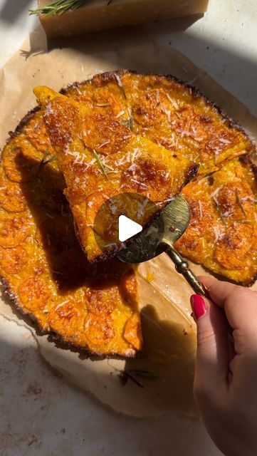 Marta - Recipes & London eats on Instagram: "Parmesan sweet potato scarpaccia 🧀
.
You can find the whole recipe in the 🔗 in my bi0 or by messaging me/ 🇪🇸Receta completa en truffleandegg.com (🔗 en mi bi0) 
.
After my viral crispy Parmesan potato scarapaccia I had to come up with a sweet potato version! This one is even more of a show stopper with a beautiful layered sweet potato top. Best part it takes less than 10 minutes to put together and can be prepped ahead 💯
.
#easymeals #recetasfaciles #homemade #potato #healthyrecipes #healthymeals #easydinnerideas #crispy #receta #cheese #easyrecipeideas #cheeselover #viralrecipes  #cheesy #schiacciata #tatertots #potatoes #parmesan #crispypotatoes #scarpaccia #sweetpotato #recipe #easyrecipe #dinnerideas #healthyfood #batata #schiacciata" Potato Scarpaccia, Potatoes Parmesan, Crispy Parmesan Potatoes, Parmesan Potato, London Eats, Parmesan Potatoes, Crispy Potatoes, Cheese Lover, Food Pin