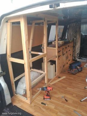 Omgebouwde Bus, Van Life Ideas, Vw Kampeerwagens, Van Shelving, Kangoo Camper, T4 Camper, Kombi Motorhome, Van Storage, Kombi Home