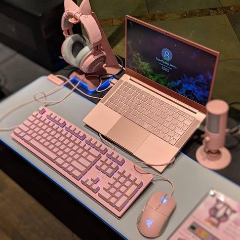 Gaming Laptop Setup, Gaming Desk Setup, Girl Desk, Pink Games, Gamer Setup, Pink Laptop, Video Game Room Design, Cute Bedroom Ideas, Gaming Room Setup