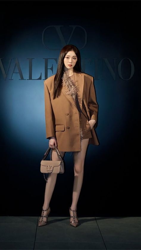 Lee Sung Kyung | Fashion Week | Valentino S/S 2023 Lee Sung Kyung Fashion, Lee Sung Kyung, Weightlifting Fairy, Sung Kyung, Ahn Hyo Seop, Pop Lyrics, Joo Hyuk, Lee Sung, Velvet Fashion