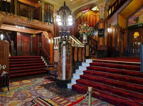 Main Lobby | Tuschinski Theatre | Amsterdam | A stunning, glorious & colorful fusion of Art Deco & Art Nouveau | Voted "Most Beautiful Theatre in the World", it was built in 1921 by Polish Jewish immigrant Abraham Icek Tuschinski Art Nouveau Theatre, Deco Architecture, Art Deco Art, Art Deco Architecture, Retro Party, Deco Art, Amsterdam Netherlands, Lobby, Netherlands