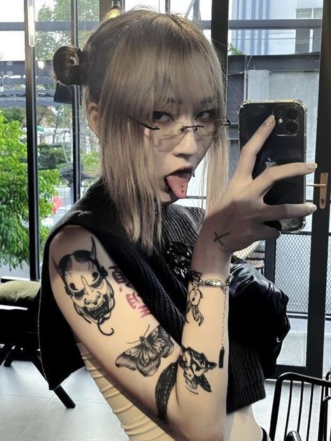 girl Korea Japanese tattoo horny girl Mujeres Tattoo, Pola Tato, Muster Tattoos, Tattoed Women, Asian Tattoos, Tattoed Girls, 문신 디자인, Dope Tattoos, Anime Tattoos