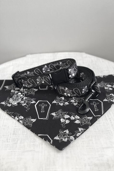 The Agony set is designed with black and white "Dead Inside" coffin and rose pattern canvas, black heavy duty nylon, a black metal or plastic buckle, and black metal hardware. ♥ 3 PIECE SET INCLUDES: - 1 Agony Collar with Skeleton Coffin charm (Style of Choice) - 1 Agony Leash: (4ft., 6ft., 8ft., or 10ft. length) with a 5/8" or 1" width strap - 1 Agony Bandana: Coffin and rose pattern cotton fabric (Over The Collar or Tie On) Goth Dog Accessories, Gothic Coffin, Goth Shop, Rosé Dog, Pet Decor, Dog Collar And Leash, Cat Stuff, Animal Decor, Rose Pattern