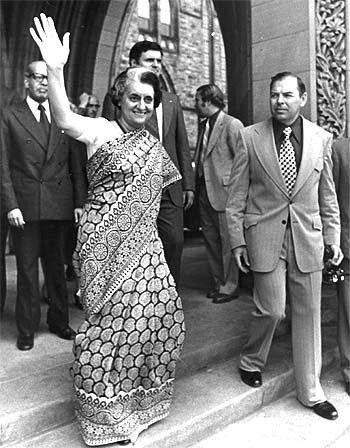 Indra Gandhi, Priyanka Gandhi, Rajiv Gandhi, Indira Gandhi, Indian Pictures, Freedom Fighter, African Royalty, Shri Ram Photo, History Of India