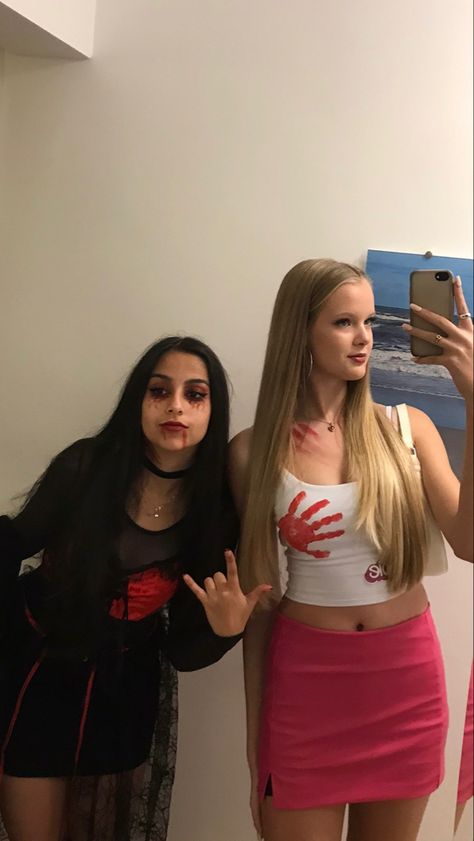 Duo Halloween Costumes Vampire, Halloween Costume Duo, Costume Duo, Friends Duo, Halloween Duo, Halloween Duos, Vampire Halloween Costume, Idea For Halloween, Duo Costumes