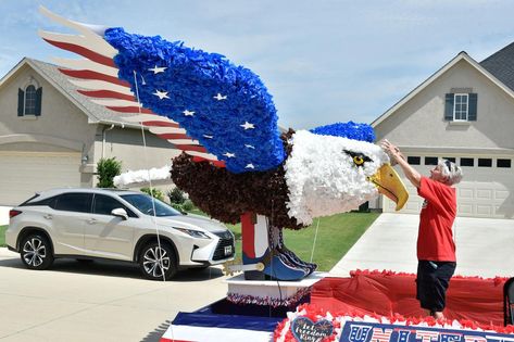 Veterans Parade Float Ideas, Patriotic Parade Float Ideas, Parade Float Ideas, Parade Ideas, Homecoming Parade, 4th Of July Parade, Pvc Pipes, Flag Painting, Parade Float