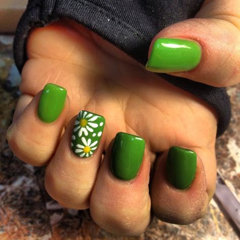 Green Nails With Daisy, Nail Designs Green, Sunflower Nail Designs, Sunflower Nail, Sunflower Nail Art, Colors Nails, Dark Blue Nails, Dark Green Nails, Summer Sunflower