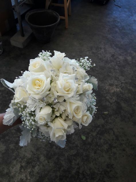 White And Grey Flower Bouquet, Silver Prom Bouquet, Silver Wedding Bouquets, Silver Flower Bouquet, Silver Wedding Gowns, White Wedding Flowers Bouquet, Prom Flowers Bouquet, Silver Bouquet, Hoco 2024