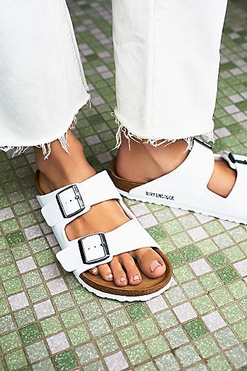 Arizona Big Buckle Birkenstock Sandal | Free People How To Wear Birkenstock, Fall Sandals, White Birkenstocks, Botas Western, Birkenstock Outfit, Birkenstock Sandals Arizona, Simple Sandals, Free People Clothing, Birkenstock Sandals