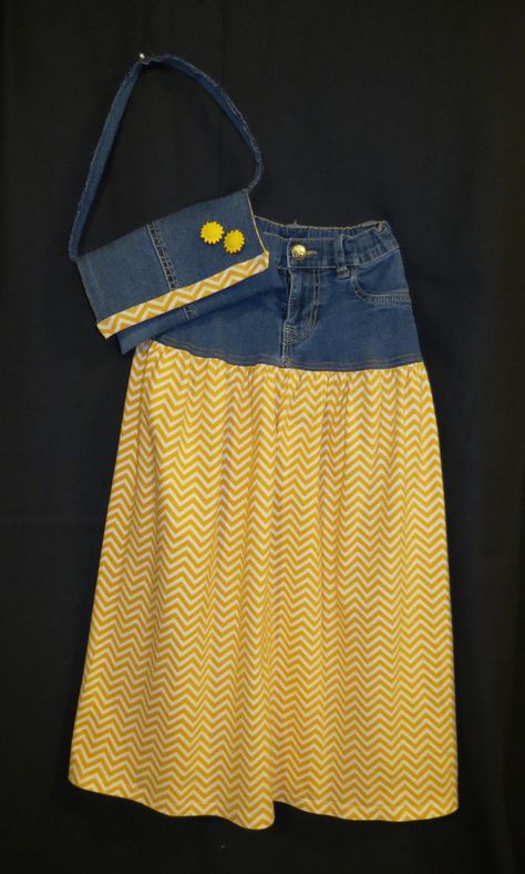 Girl's Maxi Skirt Upcycled from Worn Jeans, and adding Yellow Chevron Knit Fabric. Matching Clutch Made from leftover Jean and Chevron Fabric, with Decorative Buttons. Sewing Projects Clothes Upcycling, Upcycling Ideas Clothes, Girls Maxi Skirt, Tas Denim, Fabric Matching, Worn Jeans, Yellow Chevron, Sewing Projects Clothes, Chevron Fabric