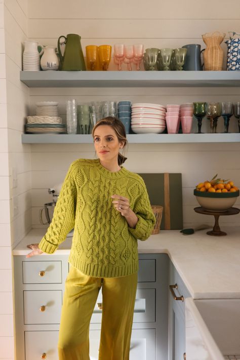 Julia Berolzheimer Kitchen, Julia Berolzheimer Outfits, Julia Berolzheimer, Gal Meets Glam, Hair Raising, Stylish Maternity, Pregnancy Outfits, Beautiful Knitting, Matching Top